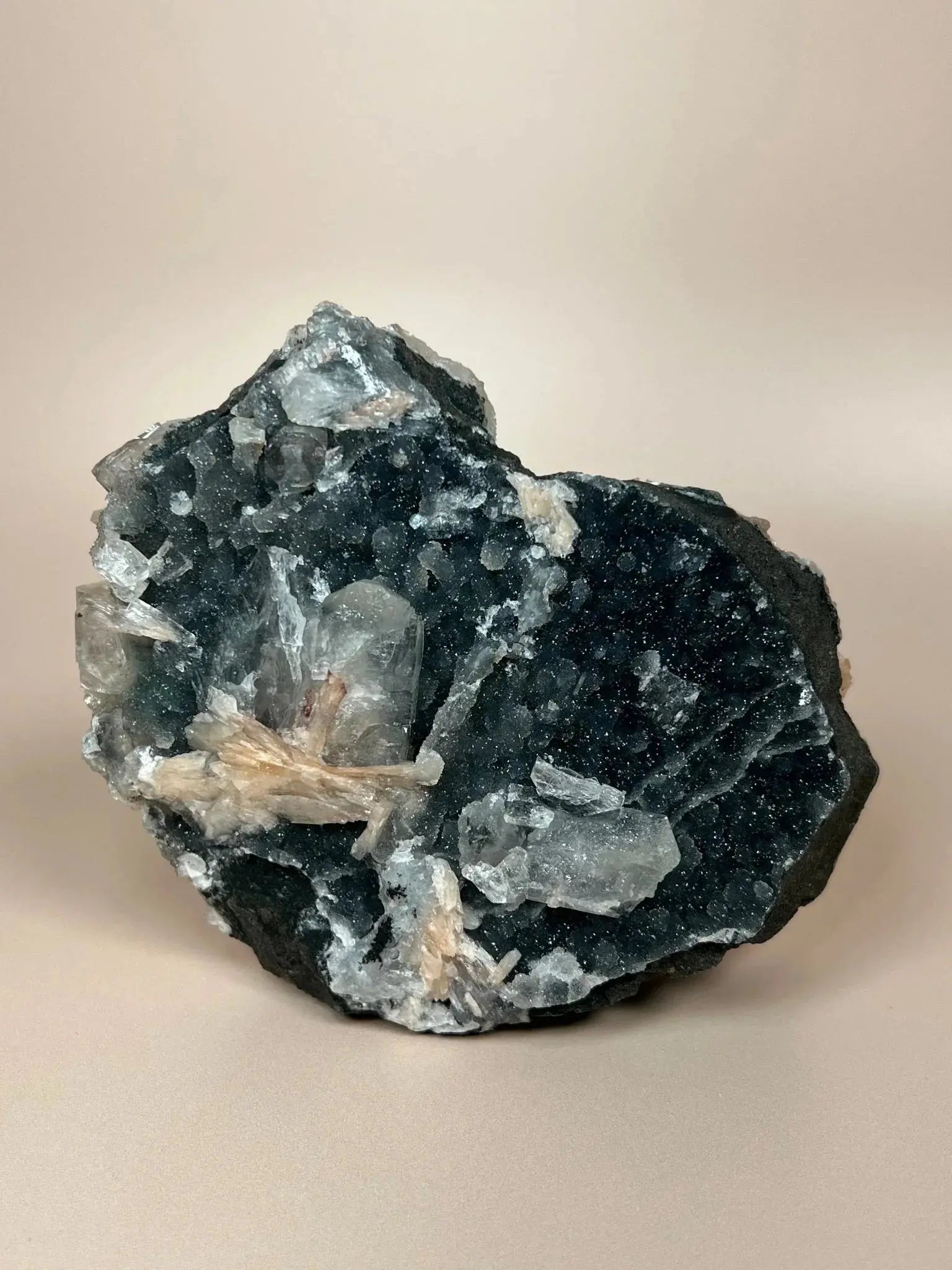 Double-sided black chalcedony crystal with diamond-like apophyllite and stilbite clusters